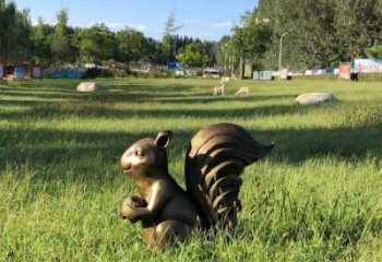 銅松鼠雕塑廠家，動物景觀擺件，仿古元素設計 (1)
