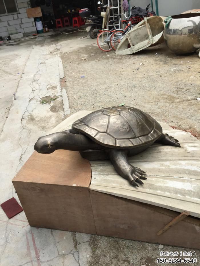 城市海龜?shù)袼?風景區(qū)彩繪雕塑 抽象擺件