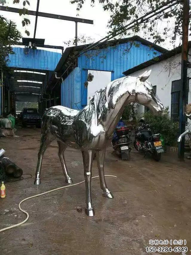 青海庭院戰(zhàn)馬雕塑，動(dòng)物主題，拋光工藝