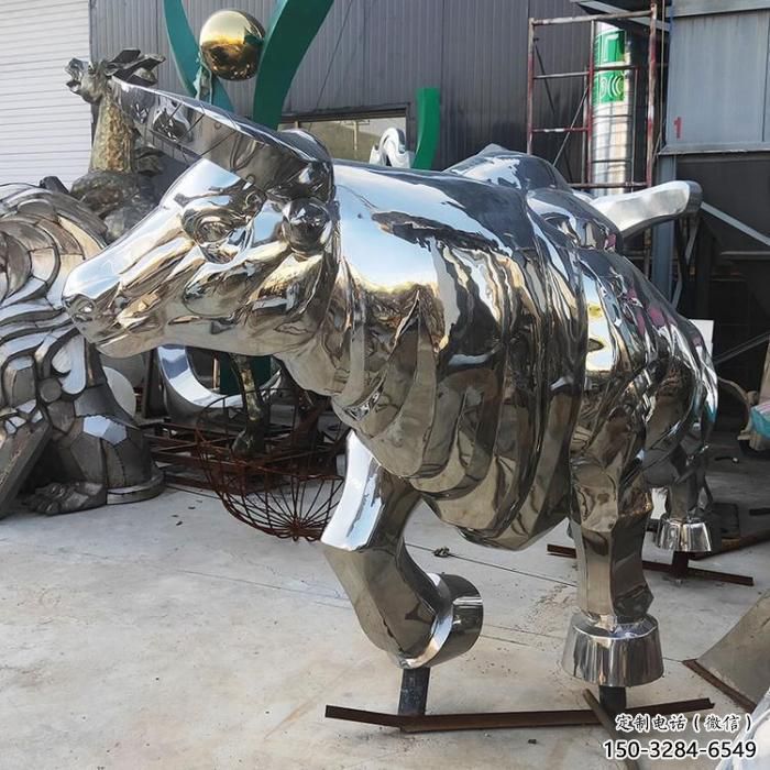 步行街犀牛雕塑，鑄銅農耕雕塑，鏤空方式