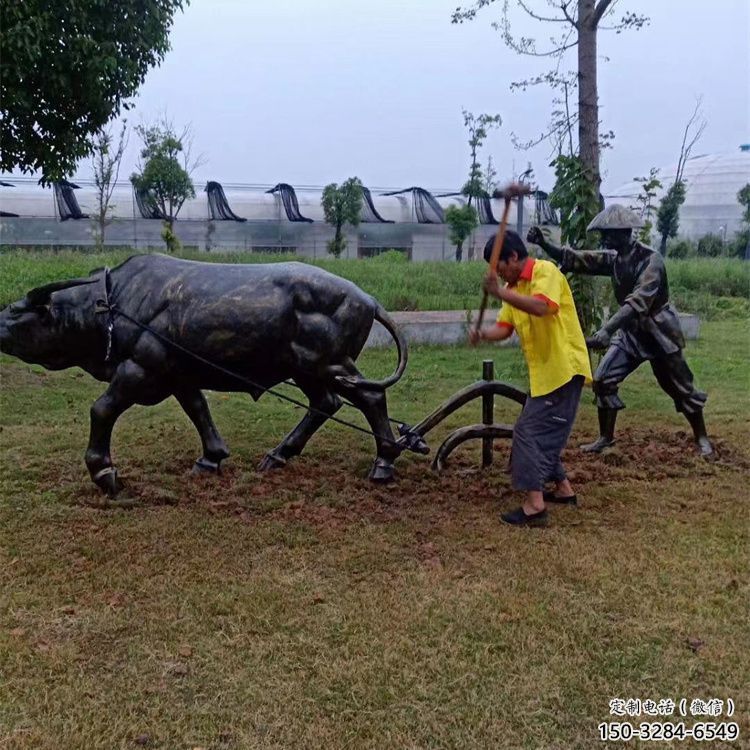 街道老牛雕塑，鑄銅農(nóng)耕雕塑，古銅效果