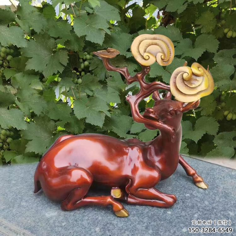 廣場(chǎng)馴鹿雕塑，卡通水景雕塑，抽象效果