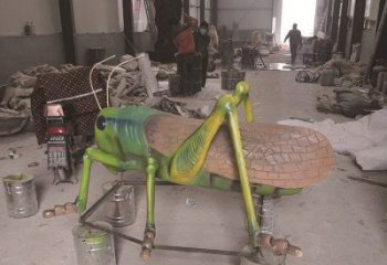 步行街蝗蟲雕塑，鑄銅昆蟲雕塑，彩繪效果