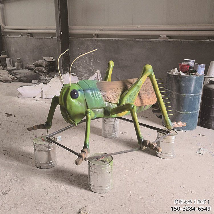 街道蝗蟲雕塑，動物仿真雕塑，古銅效果