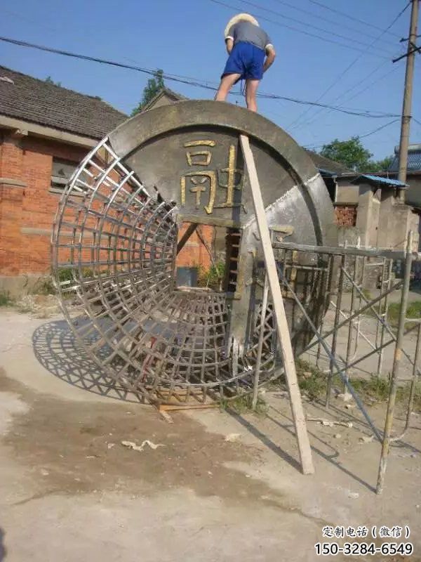 售樓部銅錢雕塑，噴砂發(fā)光雕塑，烤漆題材