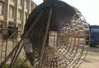 小區(qū)銅錢(qián)雕塑，拉絲景觀(guān)雕塑，抽象效果