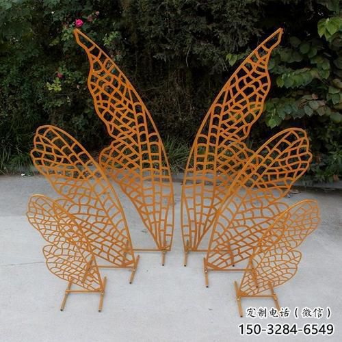 操場翅膀雕塑，鏤空景觀雕塑，噴砂制造