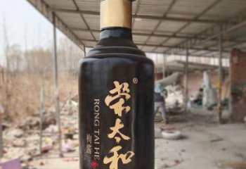 景區(qū)酒瓶雕塑，仿真歐式雕塑，鐵藝材質(zhì)