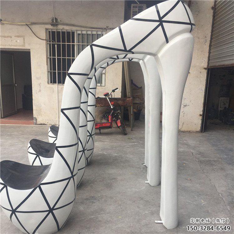 現代高跟鞋雕塑 大型別墅區擺件 博物館雕塑