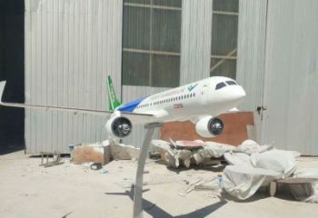 草地飛機(jī)雕塑 現(xiàn)代校園小品 大型雕塑