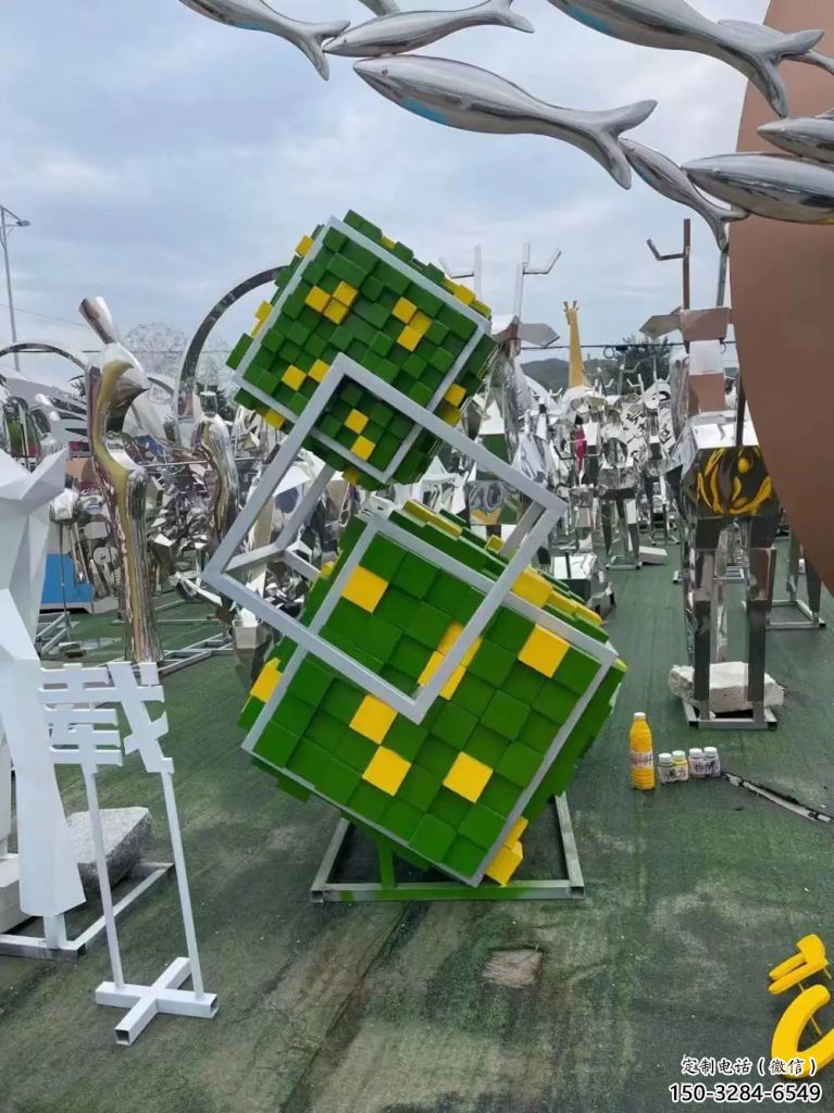 彩繪魔方雕塑廠家 烤漆大型小品 酒店雕塑