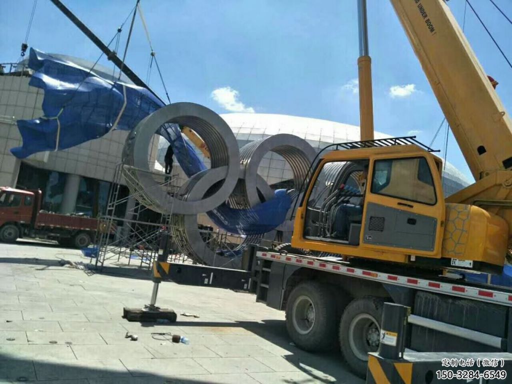 運(yùn)動(dòng)場(chǎng)建筑雕塑，不銹鋼五環(huán)雕塑，烤漆建筑