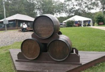 街道酒壇子雕塑 現(xiàn)代酒文化雕塑 彩繪酒壇雕塑