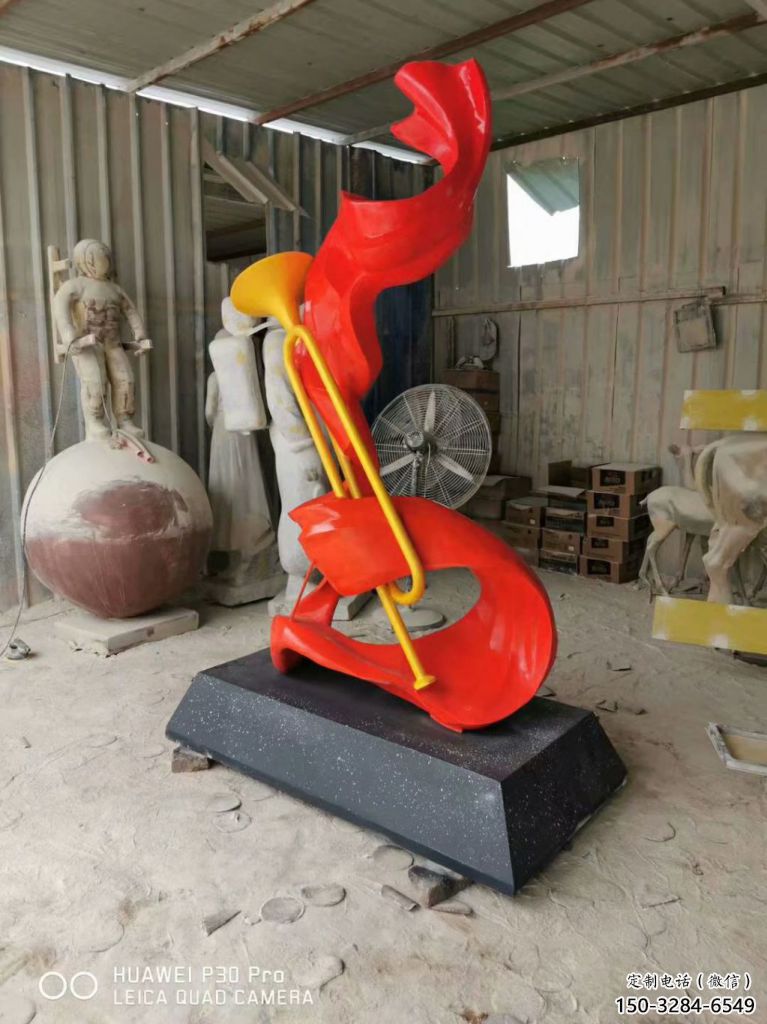 創(chuàng)意沖鋒號雕塑 啞光景觀小品 公園雕塑