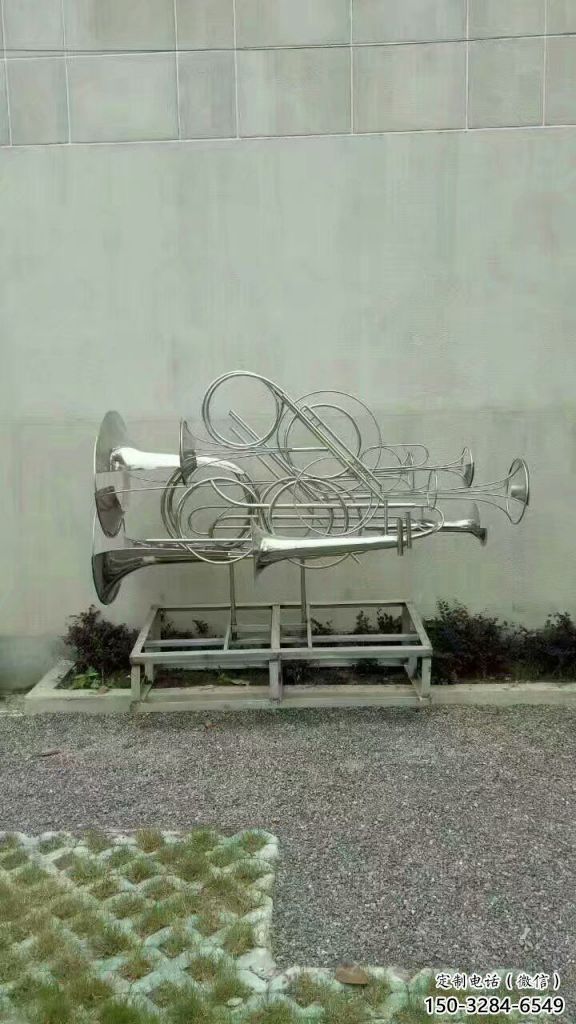 鏤空沖鋒號(hào)雕塑 懸空餐飲店擺件 街頭雕塑