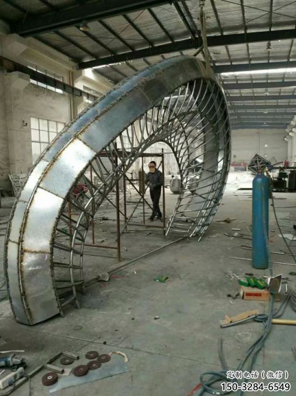 鏤空半圓門頭雕塑，不銹鋼結構大門雕塑制作