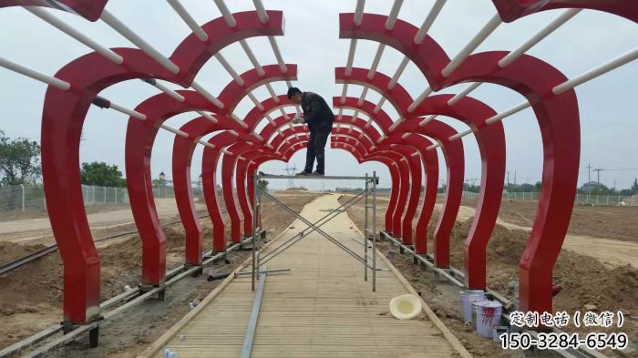 隧道大門雕塑廠家，烤漆美陳雕塑，抽象建筑設計