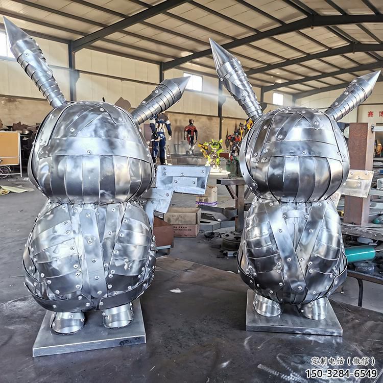 動漫版鐵藝機(jī)甲兔子雕塑