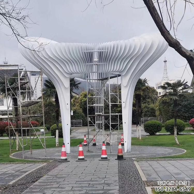 精神堡壘雕塑，折紙藝術形式，城市景觀建筑雕塑