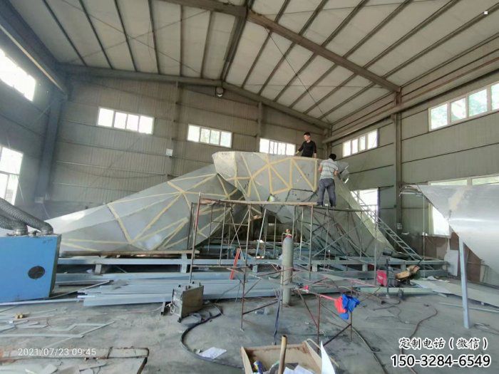 生產中的握手雕塑，地標景觀握手雕塑