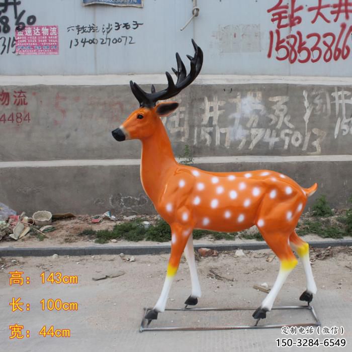 小鹿仿真雕塑，動物美陳小品，玻璃鋼彩繪動物雕塑廠家