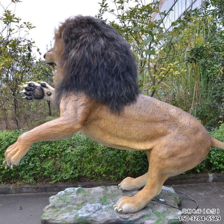 園林獅子雕塑，立體仿真效果，玻璃鋼彩繪動物雕塑