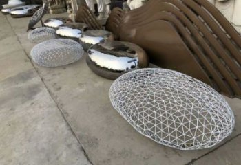 操場坐凳雕塑，鏤空景觀雕塑，噴砂制造