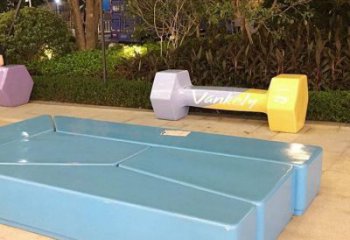 仿真啞鈴坐凳雕塑，藝術(shù)美陳設(shè)計(jì)