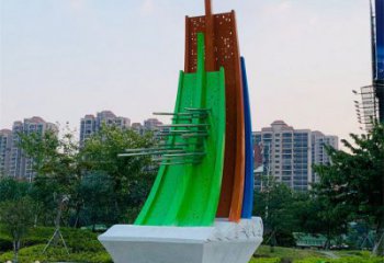 懸空船艇雕塑