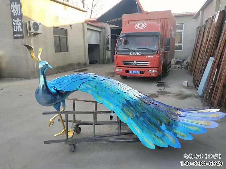 地產孔雀雕塑供應，地標擺件，不銹鋼孔雀雕塑制造廠家