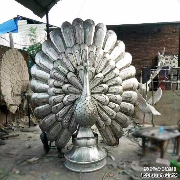 孔雀開屏雕塑廠家，景區案例，不銹鋼孔雀開屏雕塑選用