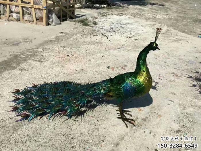 孔雀開(kāi)屏雕塑供應(yīng)，多彩藝術(shù)，別墅孔雀開(kāi)屏雕塑供求?