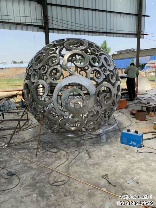 燈光球雕塑優(yōu)選，陸地擺件，不銹鋼燈光球雕塑制作廠家