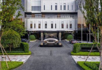 大型方孔球雕塑廠家，花園小品，不銹鋼方孔球雕塑常用