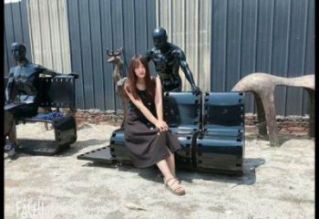 戶(hù)外膠卷雕塑