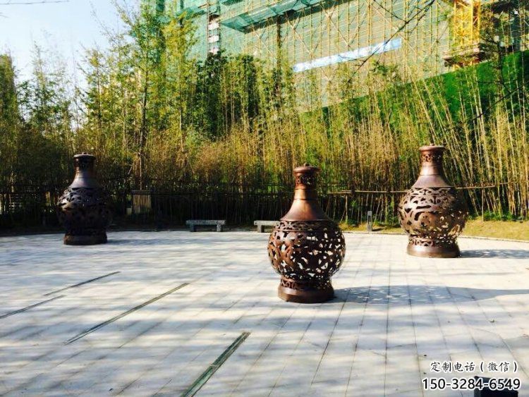 銅花瓶雕塑制造商，小區(qū)擺件，景觀銅花瓶雕塑廠家