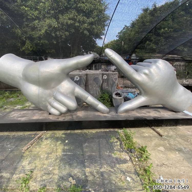 剪刀手雕塑定價，拉絲工藝，不銹鋼剪刀手雕塑制作廠家