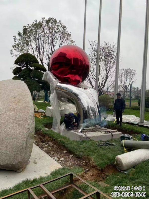 火球雕塑定制，景觀雕塑，廣場(chǎng)手托火球雕塑廠家