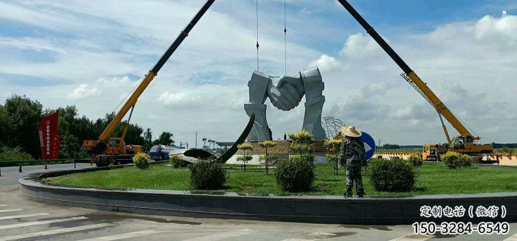 現代握手雕塑制作，景區案例，景觀不銹鋼握手雕塑定做