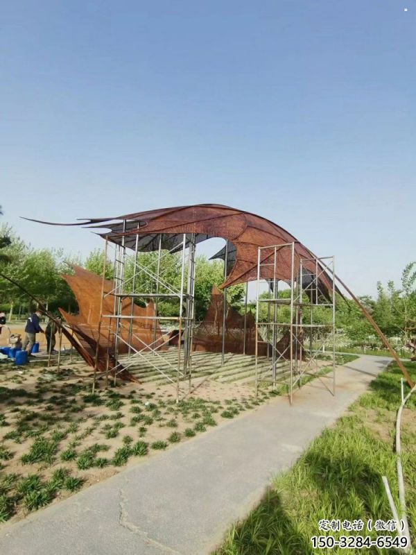 鏤空楓葉雕塑廠家，廣場系列，鐵藝楓葉雕塑生產廠家