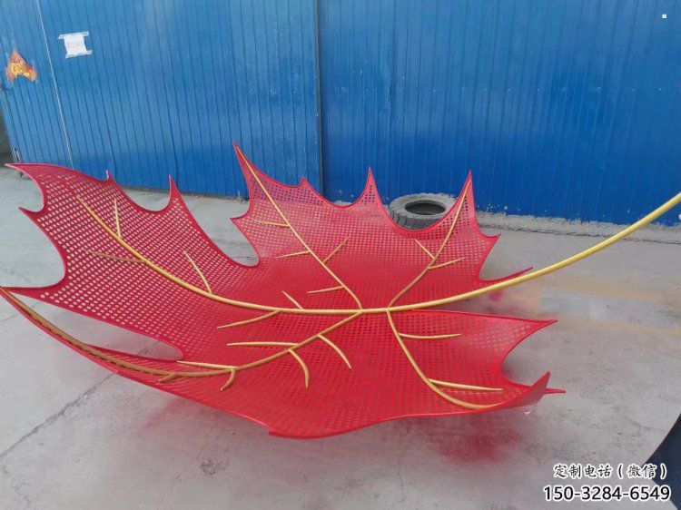 鏤空楓葉雕塑制造，歐式風格，鐵藝楓葉雕塑定制廠家