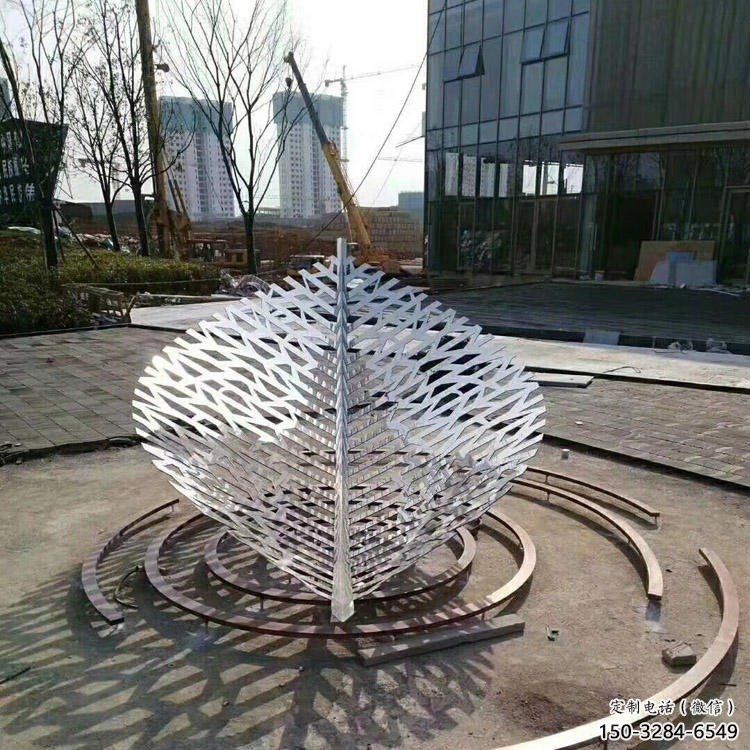 鏤空樹葉雕塑選用，陸地擺件，鐵藝樹葉雕塑加工廠家
