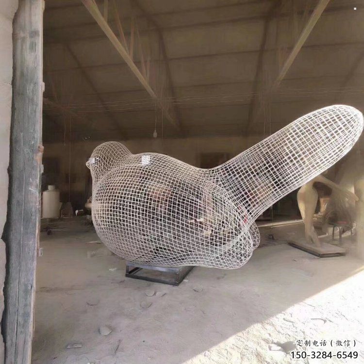鏤空鳥雕塑批發(fā)，拉絲工藝，鐵藝小鳥雕塑承接