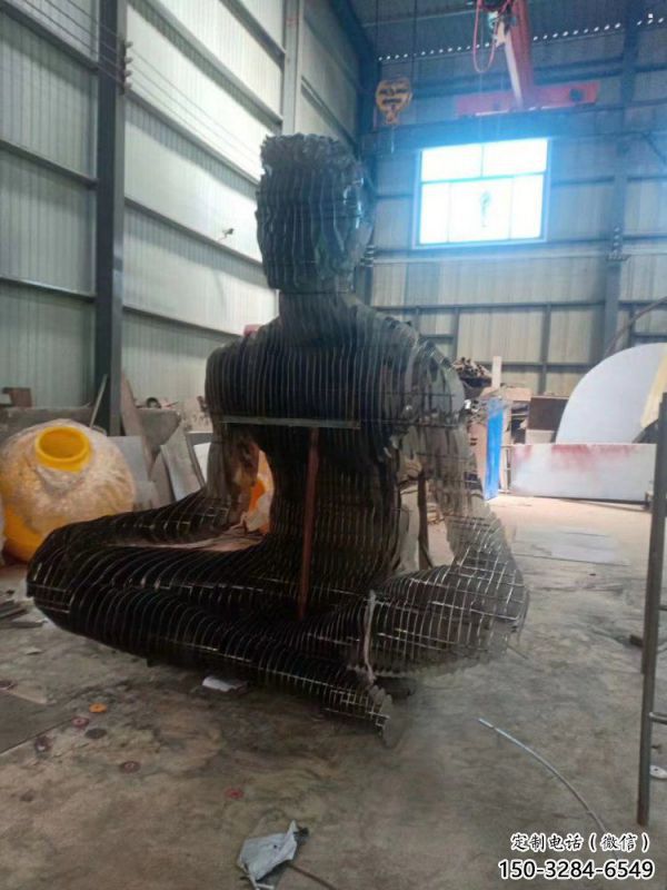 現代鏤空人物雕塑優選，圓雕體系，鐵藝坐式人物雕塑選定