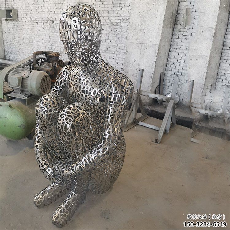 鏤空人物雕塑選定，美陳雕塑，現(xiàn)代鐵藝字母人物雕塑優(yōu)選