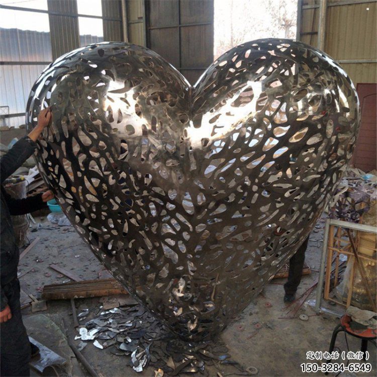 心形球雕塑選用，小區(qū)擺件，大型不銹鋼心形球雕塑公司