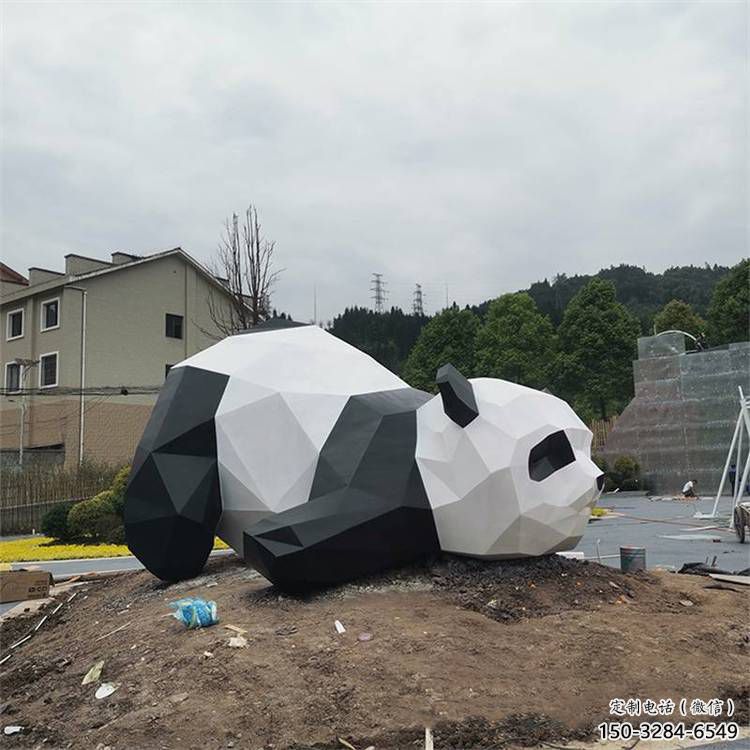 鍛鋼熊貓雕塑選用，小區(qū)擺件，大型切面熊貓雕塑公司