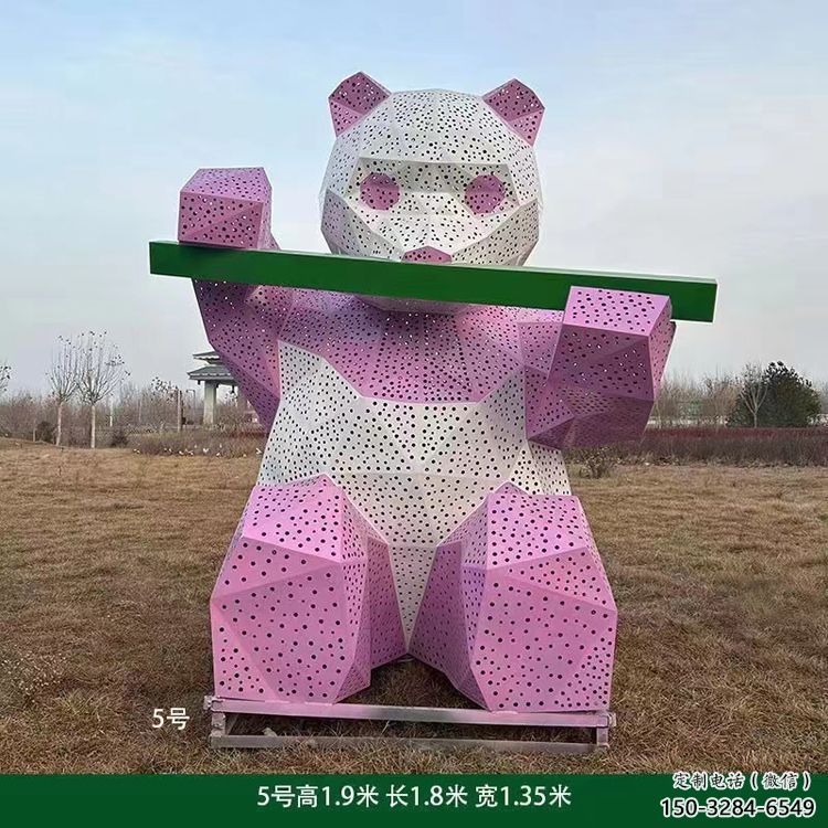 現(xiàn)代熊貓雕塑定制，中式工藝，切面鏤空熊貓雕塑廠家