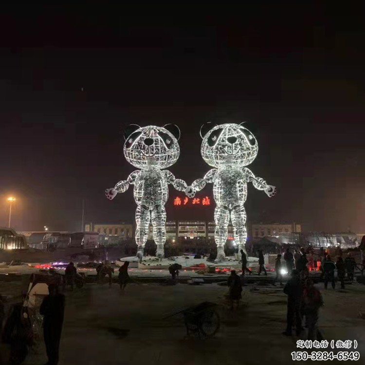 金屬熊貓雕塑制造，景觀雕塑，鏤空熊貓雕塑制作廠家