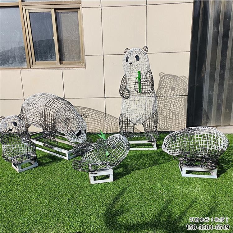 景觀熊貓雕塑選用，美陳雕塑，鏤空熊貓雕塑廠家